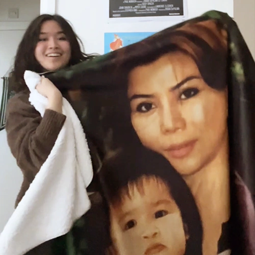 My personalized blanket arrived on time and my order was exactly what I asked for. Seeing my mom’s face light up when I gave her the gift was amazing.